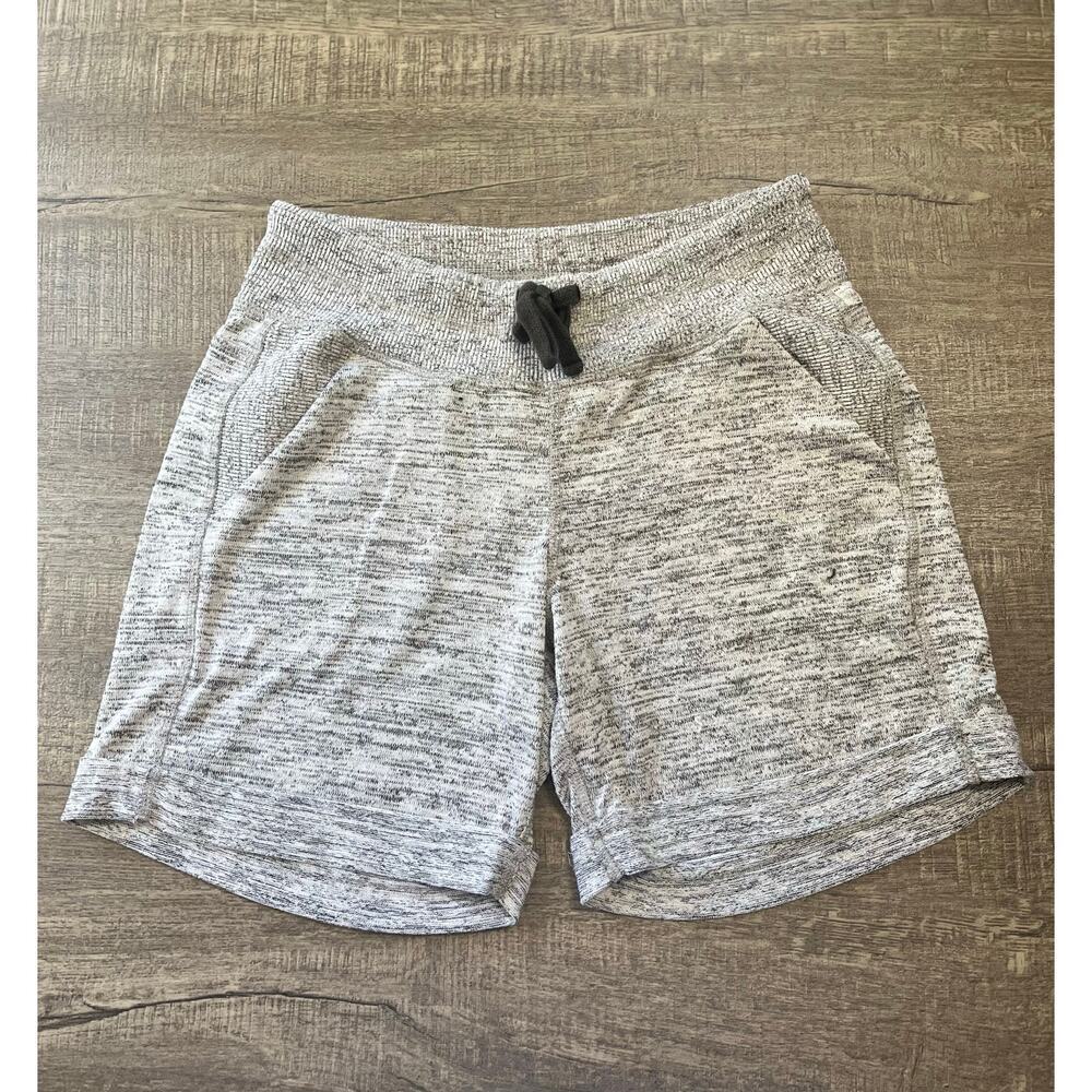 Athleta Light Grey Downplay Shortie with Drawstring and Pockets, Size XS